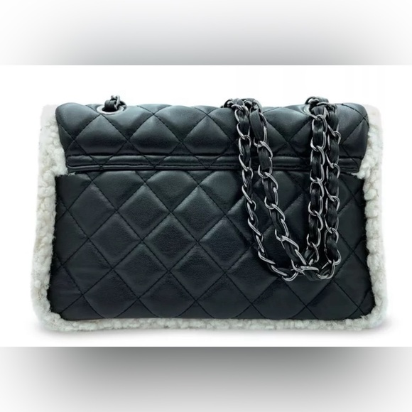 Gilda Paris Black Quilted Baguette Bag Faux Fur Sherpa Trim NEW - Picture 3 of 4